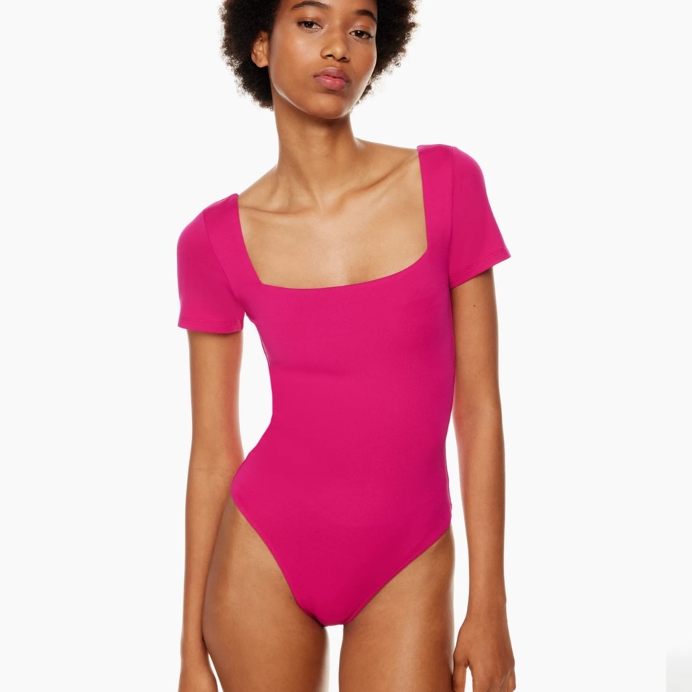 Aritizia Babaton Contour Squareneck Shortsleeve Bodysuit in Granita Pink